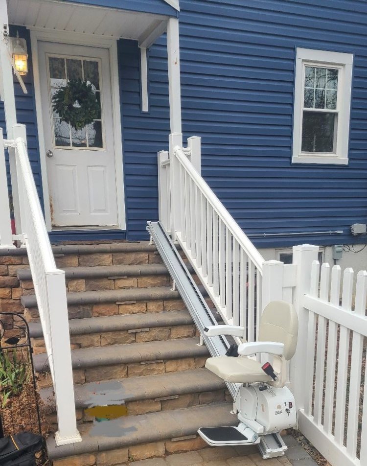 Chair Lifts vs. Stairlifts: Understanding the Differences and Uses