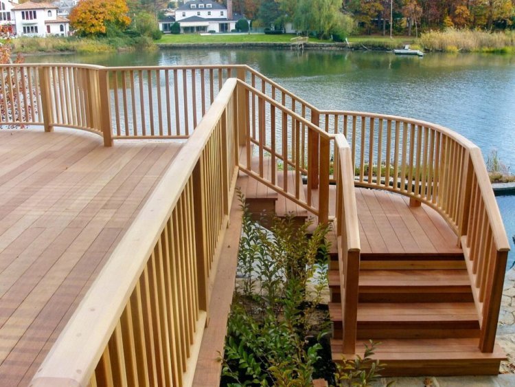 Designing Curved Deck Stairs for Style and Functionality