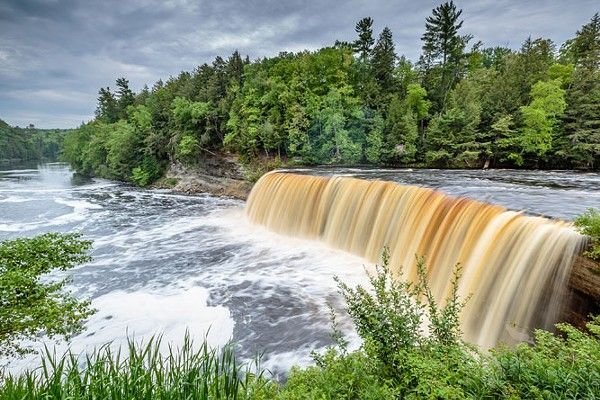 5 Reasons to Visit Tahquamenon Falls State Park for an Extraordinary Experience