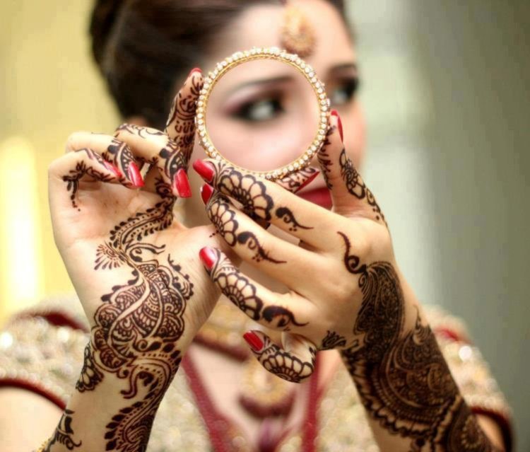 How Can a Henna Artist in Dubai Enhance Your Bridal Look?