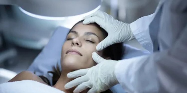 Cosmetic Surgeon in Delhi: Your Guide to Expert Cosmetic Treatments