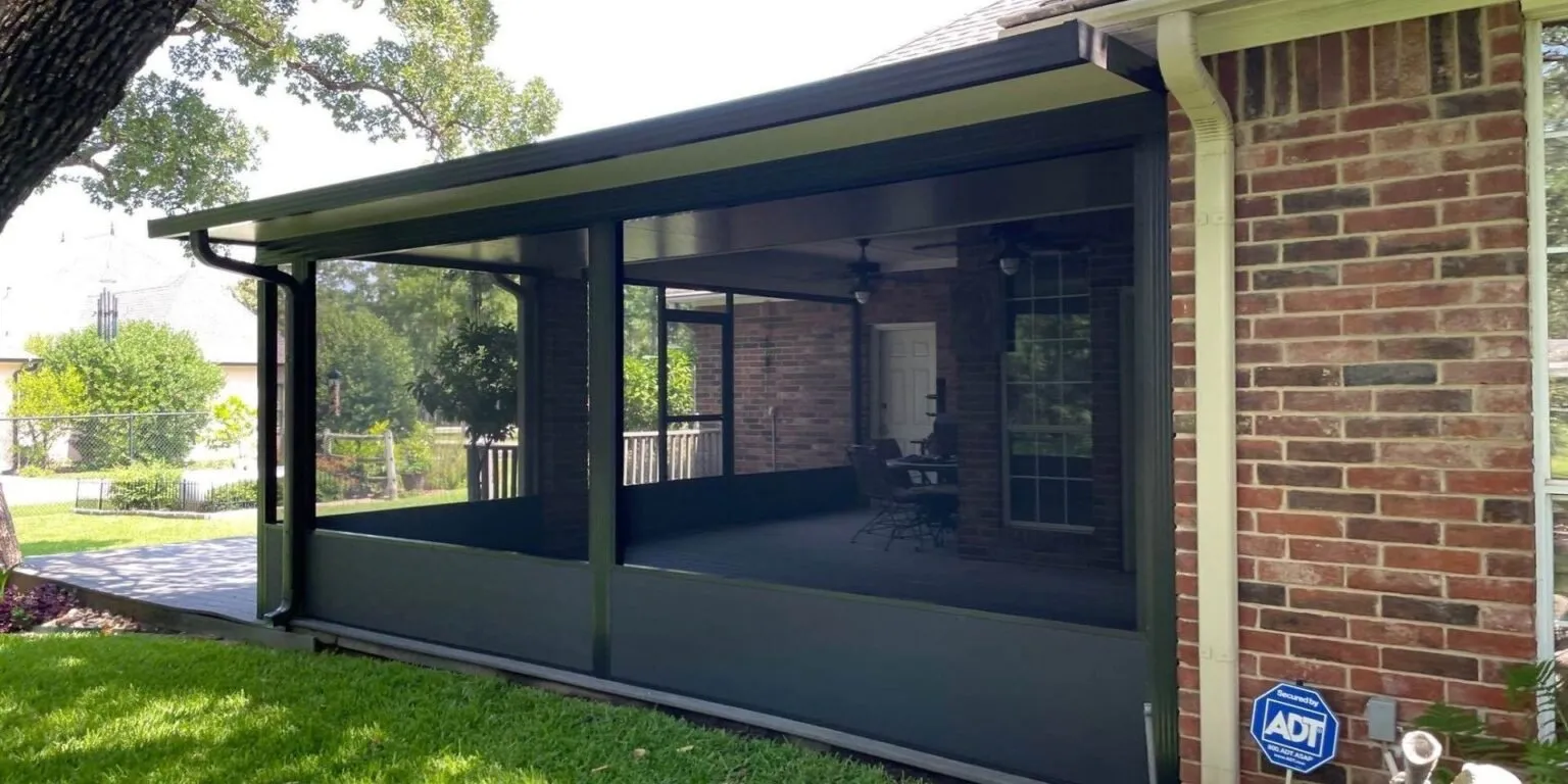 Why Dallas Homeowners Are Switching to Motorized Screens